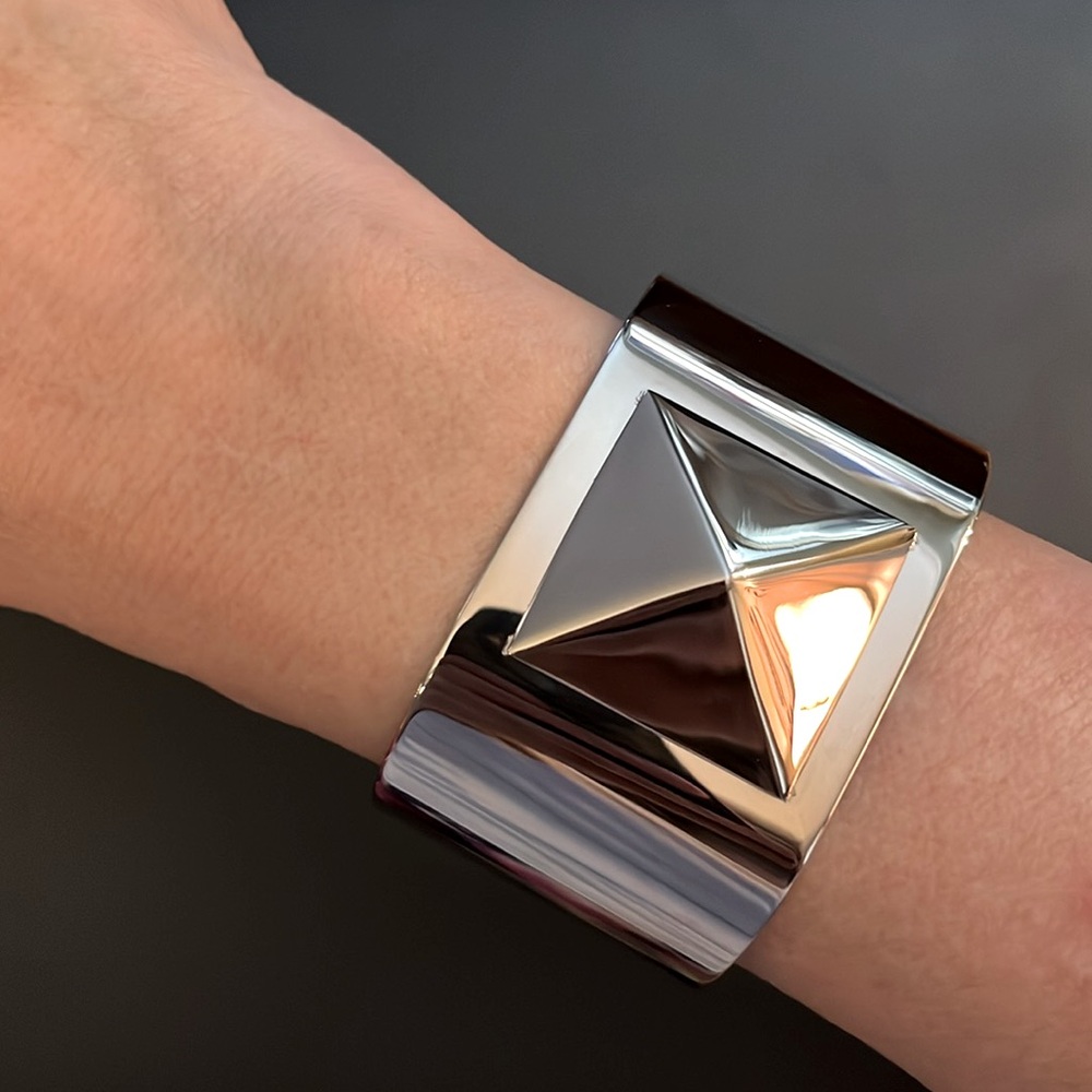 Stainless steel pyramid cuff - Picture 8 of 14